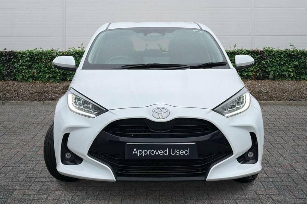 Toyota Yaris 1.5 Hybrid Design Cvt FV24OAE White #3