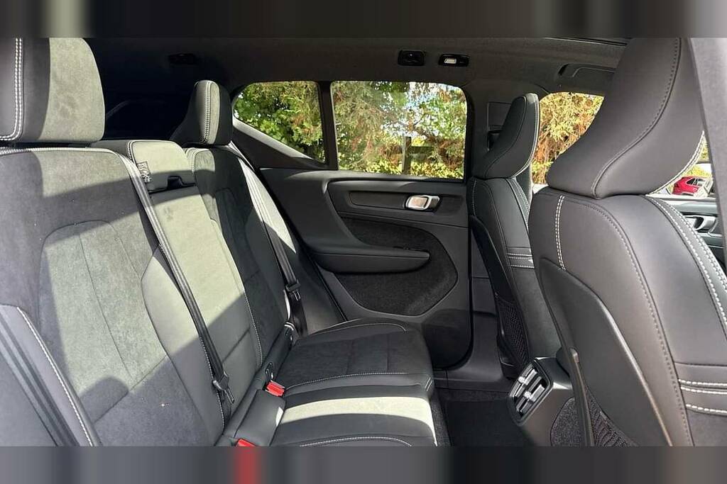 Volvo XC40 2.0 B4p Ultra Black Edition BW75FFN White #4