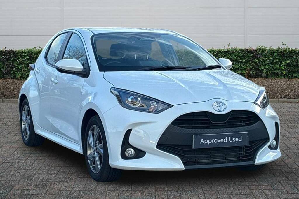 Toyota Yaris 1.5 Hybrid Icon Cvt White