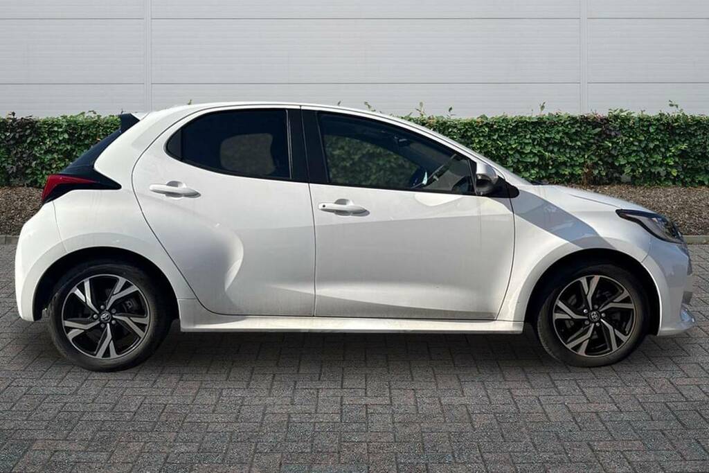 Toyota Yaris 1.5 Hybrid Design Cvt BK24KZS White #5