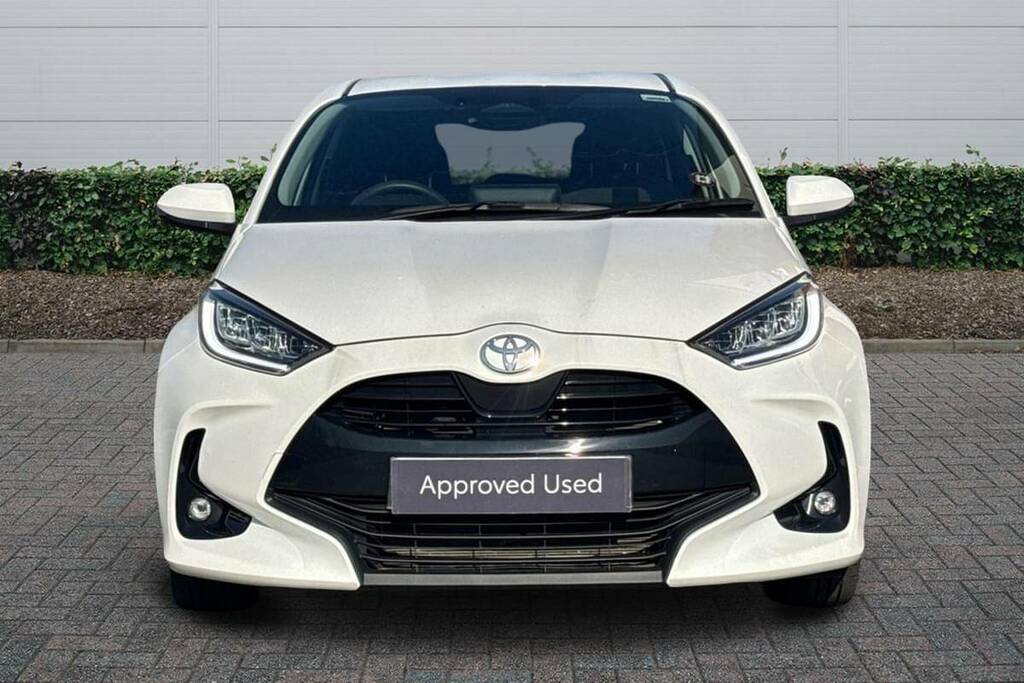 Toyota Yaris 1.5 Hybrid Design Cvt BK24KZS White #3