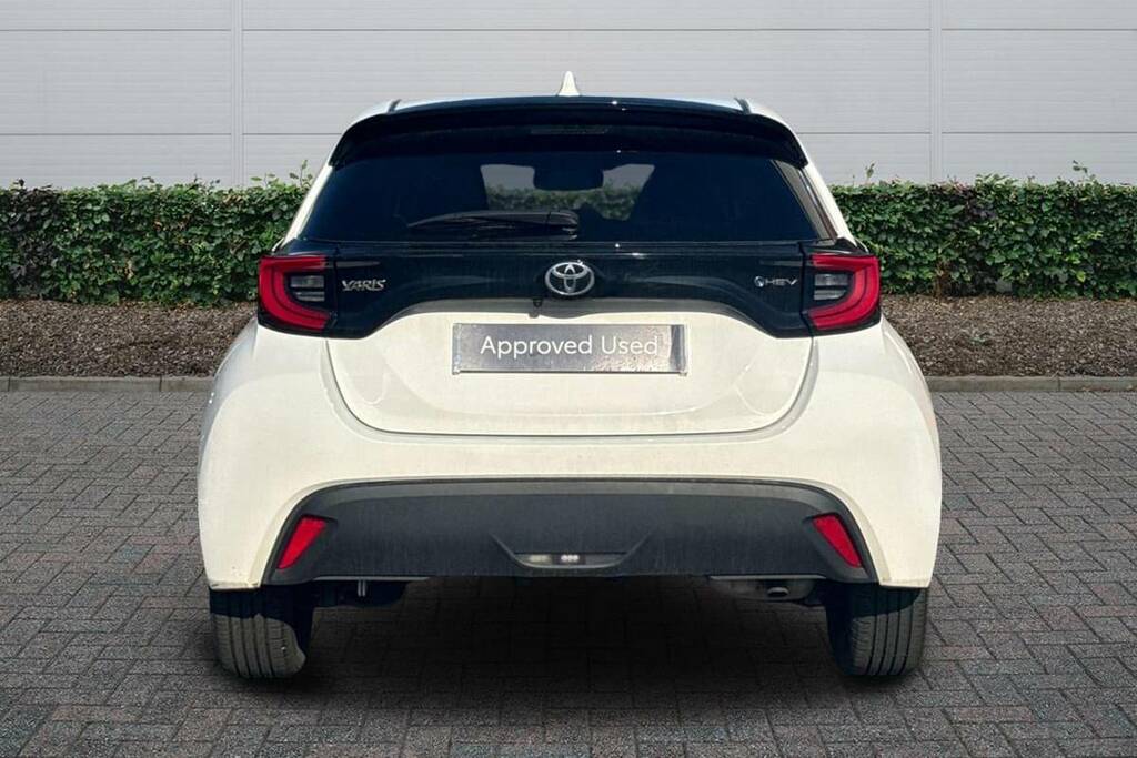 Toyota Yaris 1.5 Hybrid Design Cvt BK24KZS White #4
