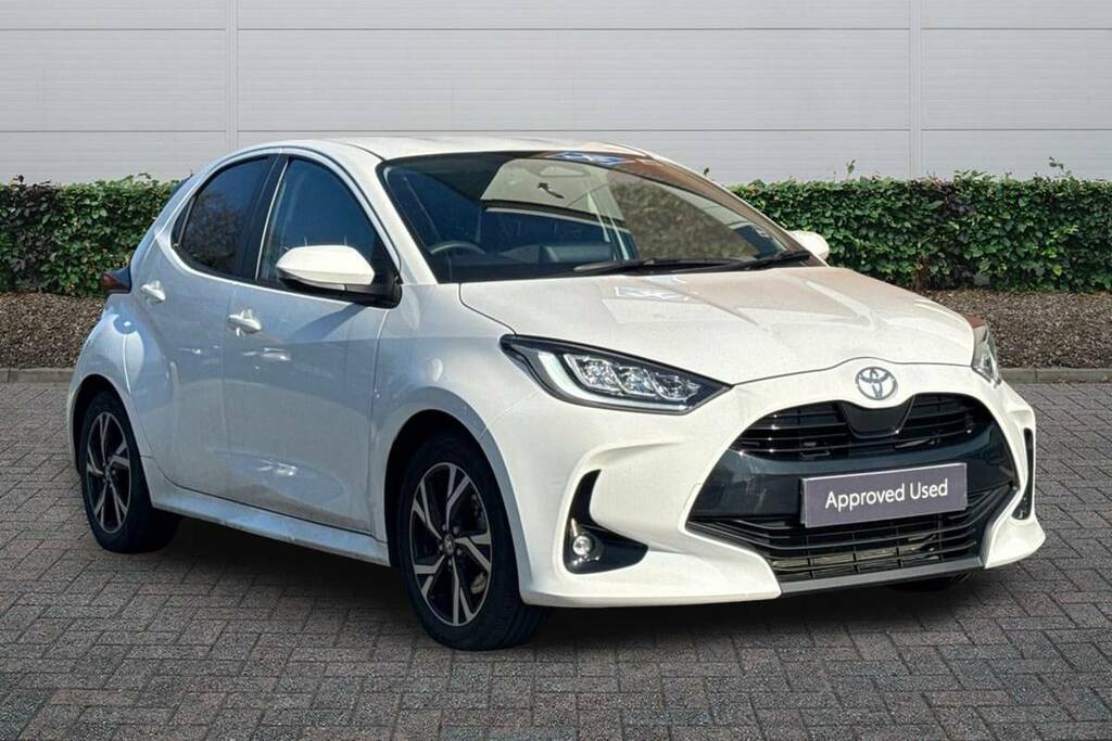 Toyota Yaris 1.5 Hybrid Design Cvt White