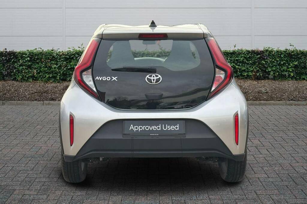 Toyota Aygo X 1.0 Vvt-i Pure HJ72JVN Silver #4