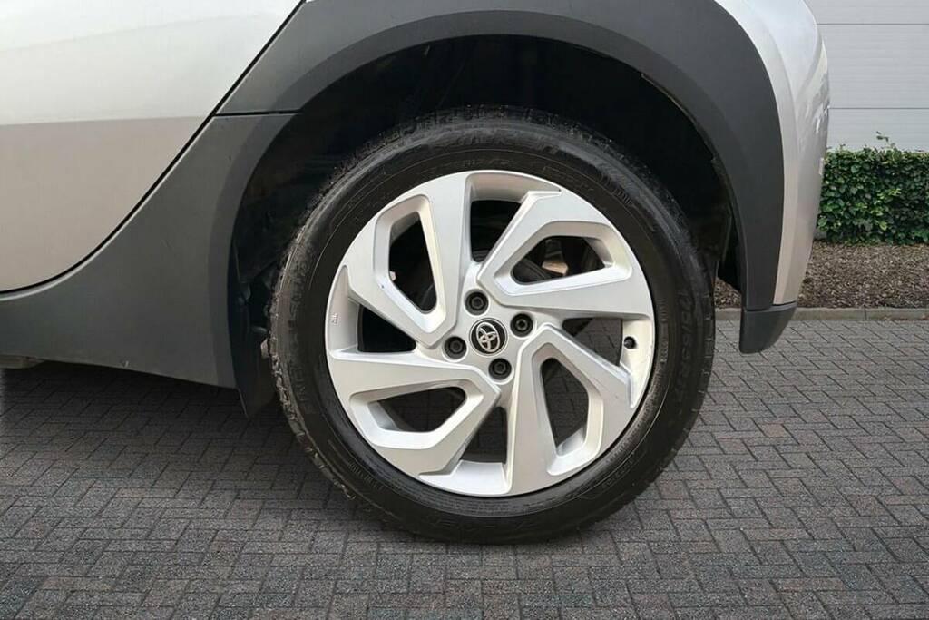 Toyota Aygo X 1.0 Vvt-i Pure HJ72JVN Silver #6