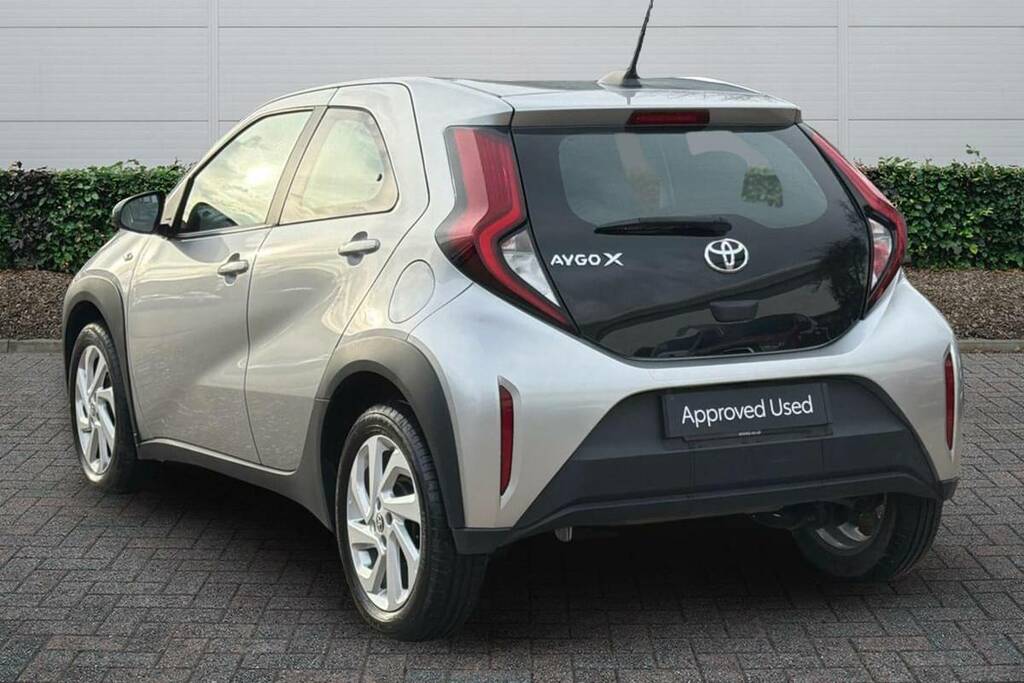 Toyota Aygo X 1.0 Vvt-i Pure HJ72JVN Silver #2