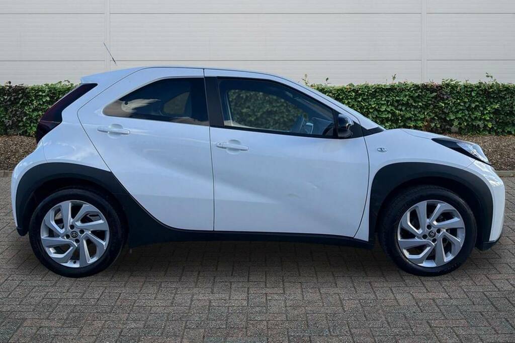 Toyota Aygo X 1.0 Vvt-i Pure BL74OLA White #5