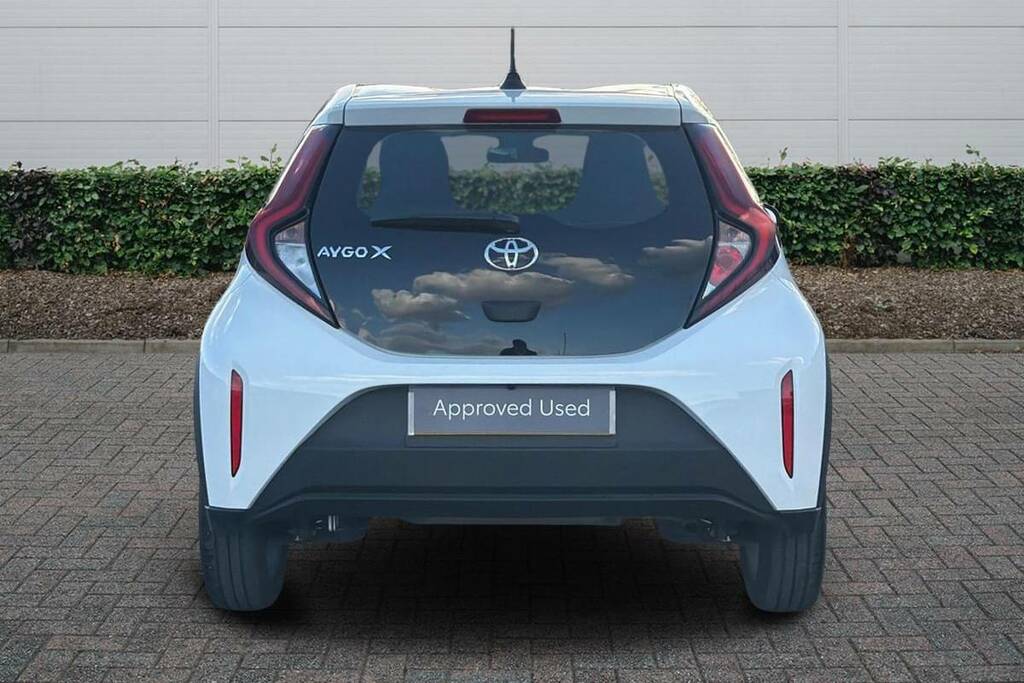 Toyota Aygo X 1.0 Vvt-i Pure BL74OLA White #4