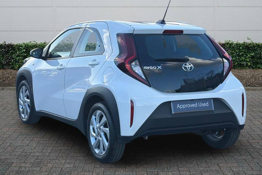 Toyota Aygo X 1.0 Vvt-i Pure BL74OLA White #2