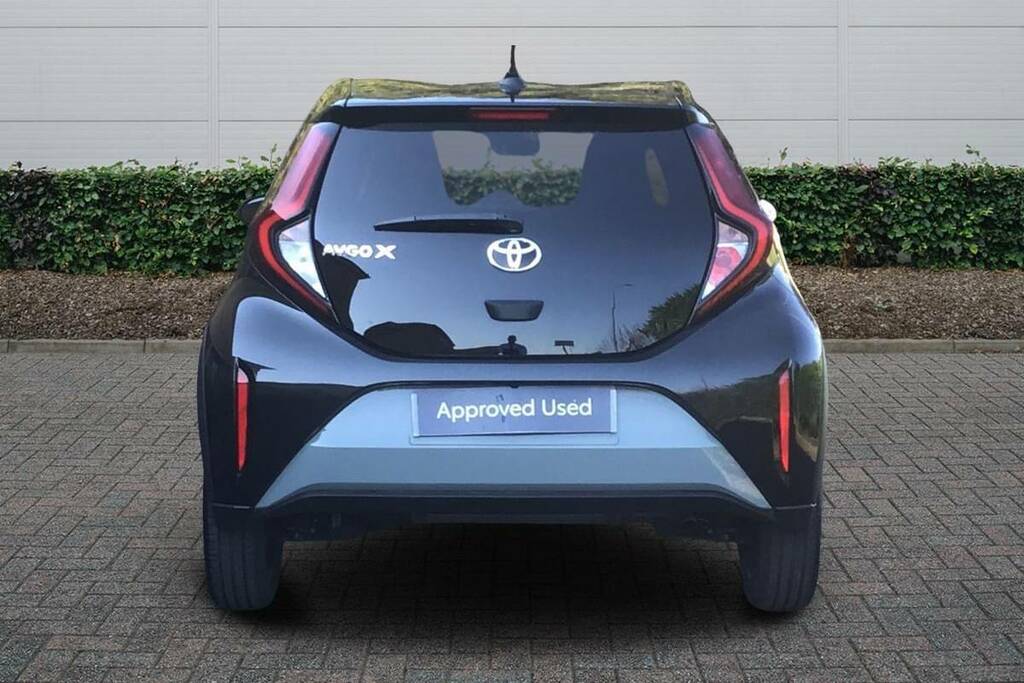 Toyota Aygo X 1.0 Vvt-i Edge BK25KHU Green #4