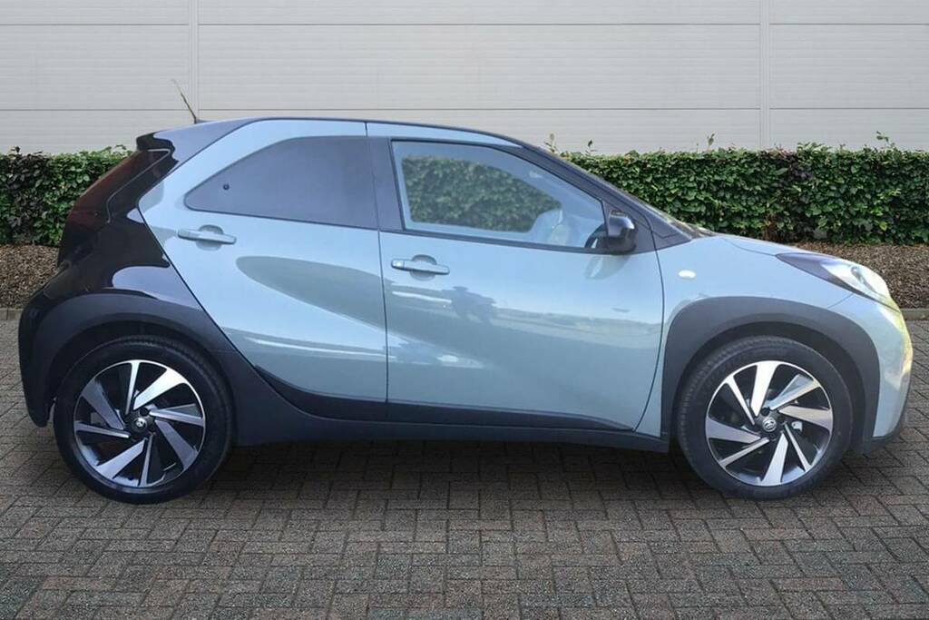 Toyota Aygo X 1.0 Vvt-i Edge BK25KHU Green #5