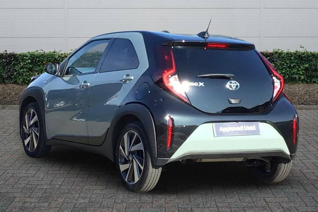 Toyota Aygo X 1.0 Vvt-i Edge BK25KHU Green #2