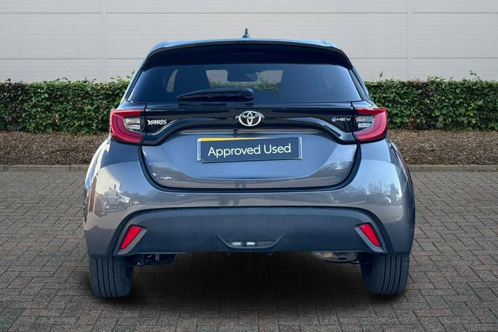 Toyota Yaris 1.5 Hybrid Design Cvt BJ74YJK Grey #4