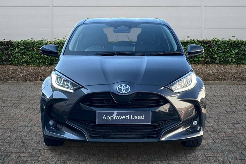 Toyota Yaris 1.5 Hybrid Design Cvt BJ74YJK Grey #3