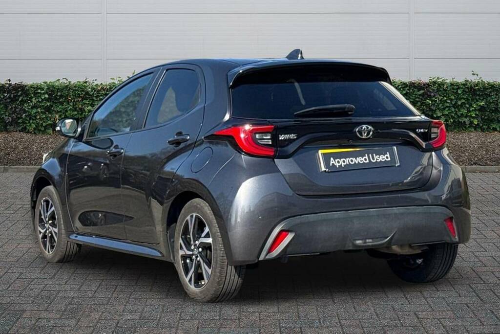 Toyota Yaris 1.5 Hybrid Design Cvt BJ74YJK Grey #2