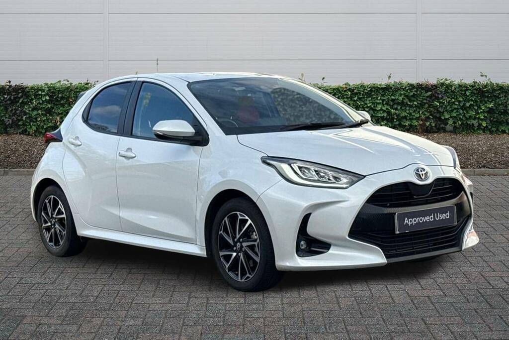 Toyota Yaris 1.5 Hybrid Design Cvt White