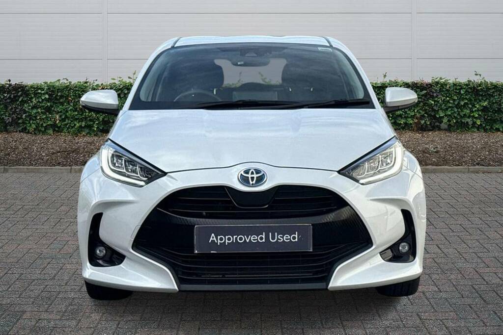 Toyota Yaris 1.5 Hybrid Design Cvt FH73AEN White #3