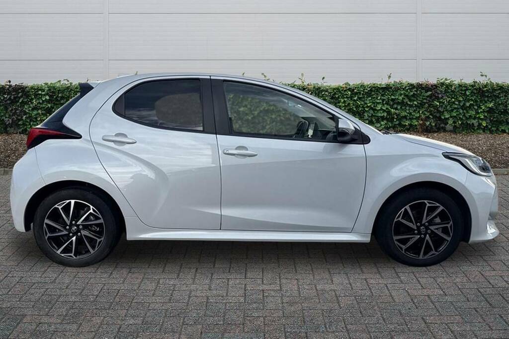 Toyota Yaris 1.5 Hybrid Design Cvt FH73AEN White #5