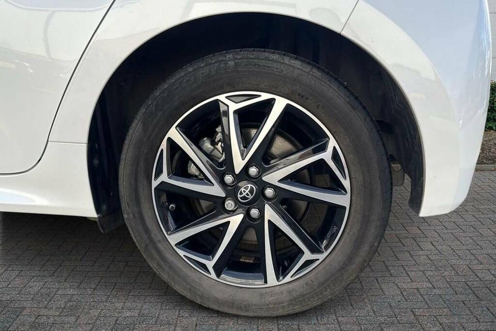 Toyota Yaris 1.5 Hybrid Design Cvt FH73AEN White #6