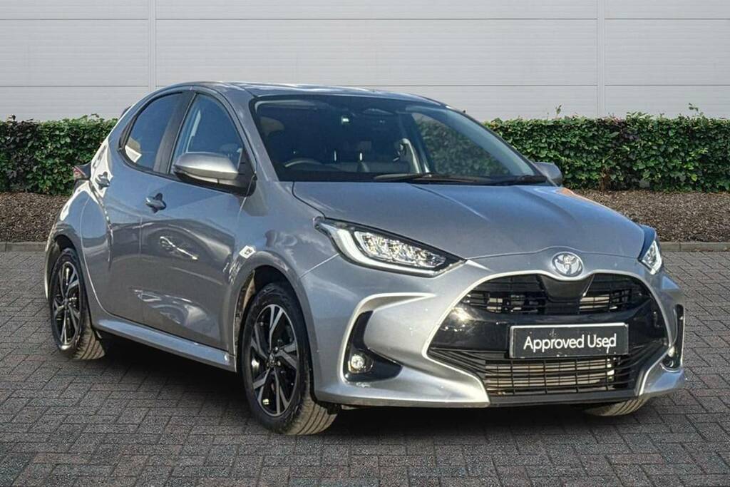 Toyota Yaris 1.5 Hybrid Design Cvt Silver