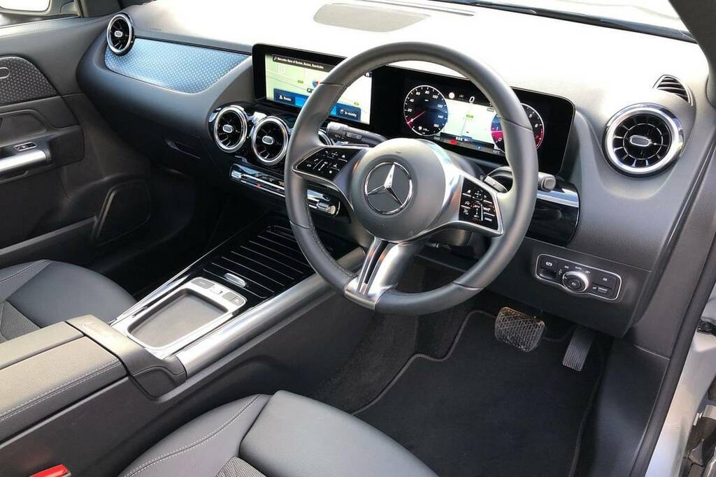 Mercedes-Benz GLA Class 200 Sport Executive Silver #4