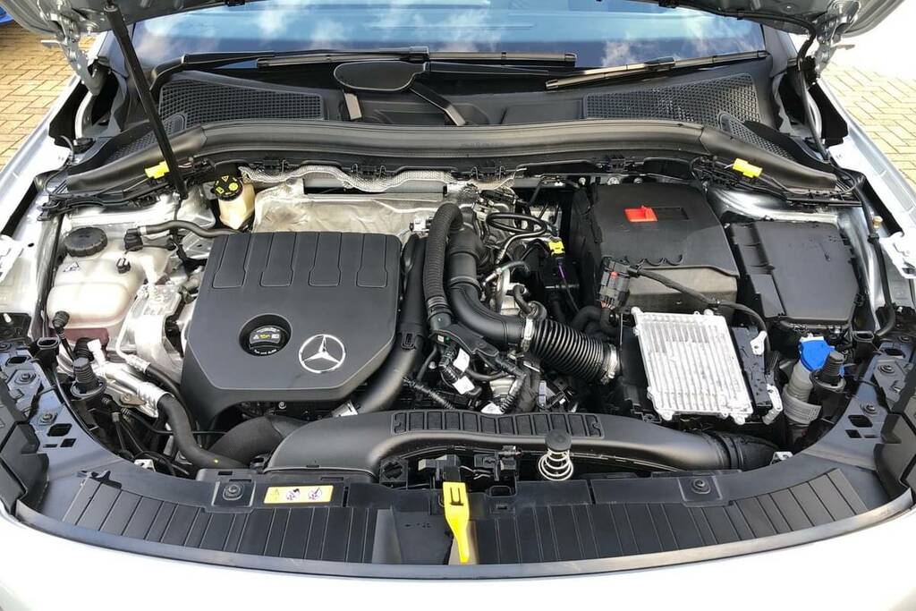 Mercedes-Benz GLA Class 200 Sport Executive Silver #5