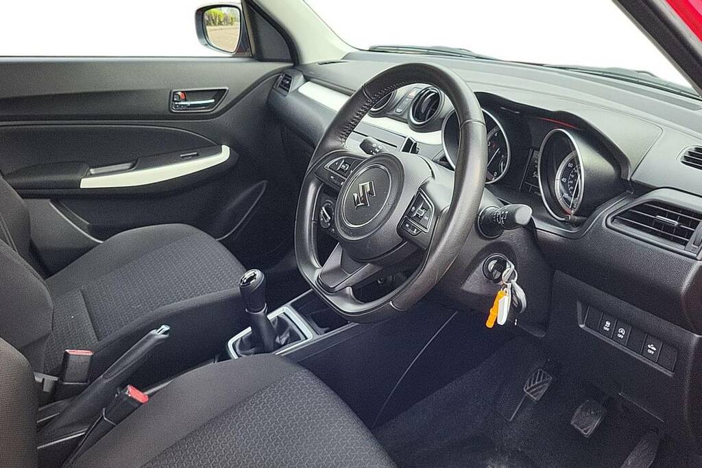 Suzuki Swift 1.2 Dualjet 83 12V Hybrid Sz-l NL23WNU Red #4