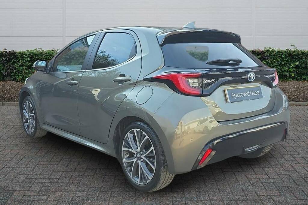 Toyota Yaris 1.5 Hybrid Excel Cvt VE72XHT Brown #2