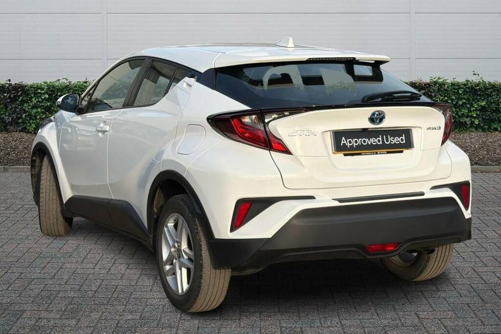 Toyota C-Hr 1.8 Hybrid Icon Cvt BF72RLU White #2