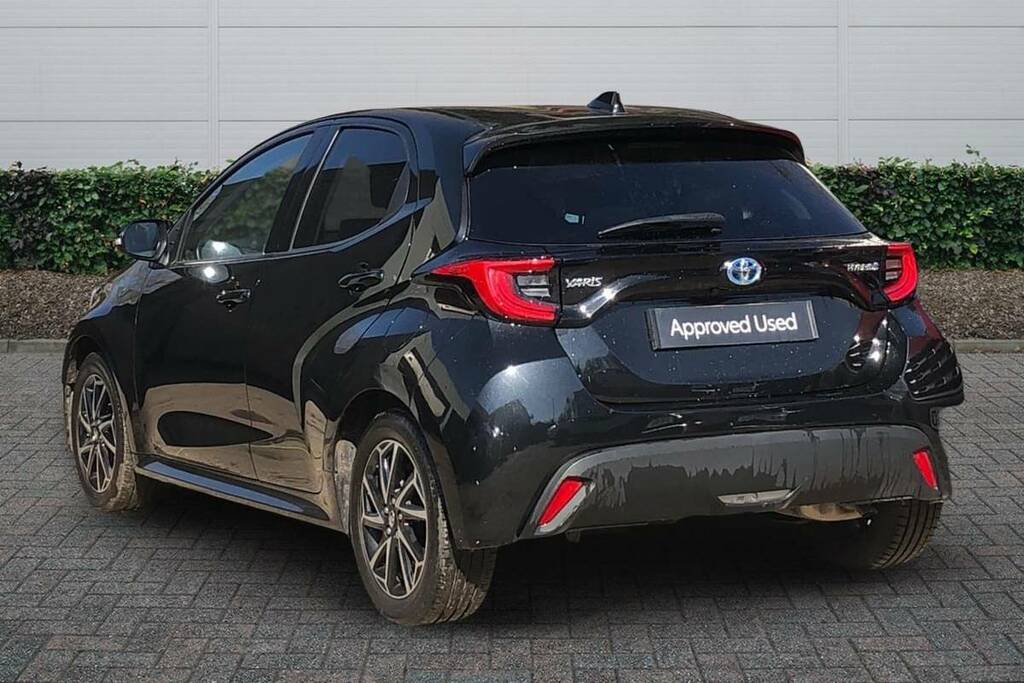 Toyota Yaris 1.5 Hybrid Design Cvt VN73CNA Black #2