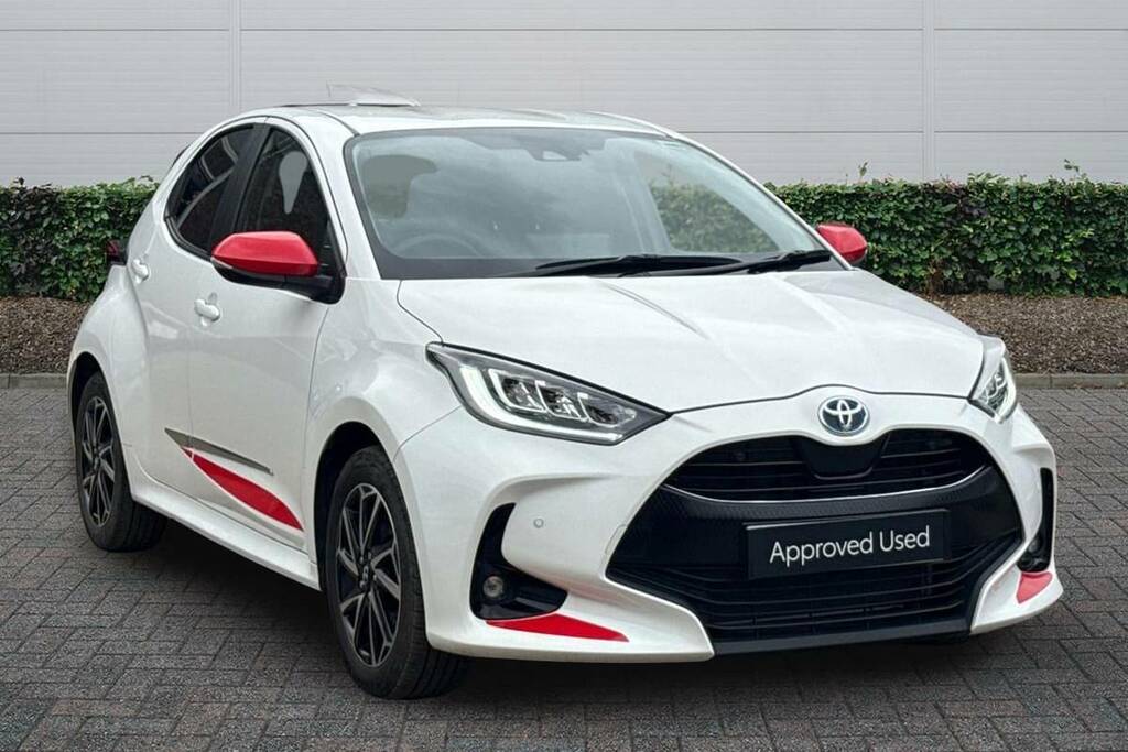 Toyota Yaris 1.5 Hybrid Design Cvt Nav White