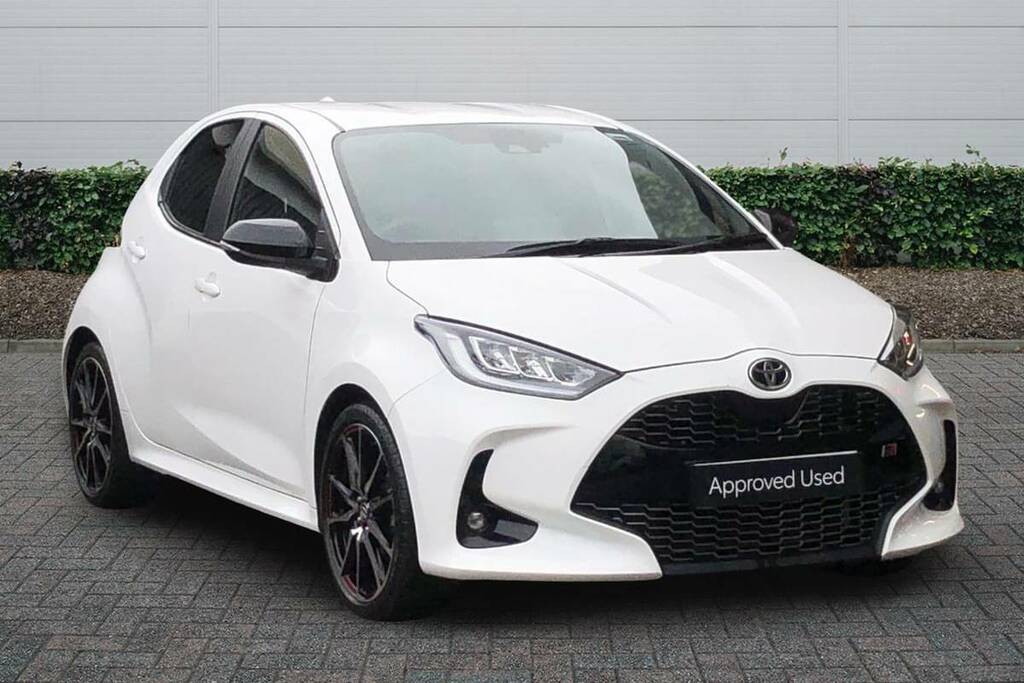 Toyota Yaris 1.5 Hybrid Gr Sport Cvt White
