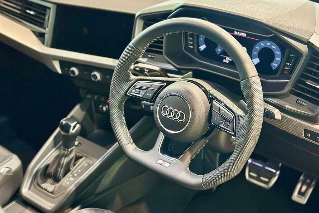 Audi A1 30 Tfsi Black Edition S Tronic BV26AXM Grey #6