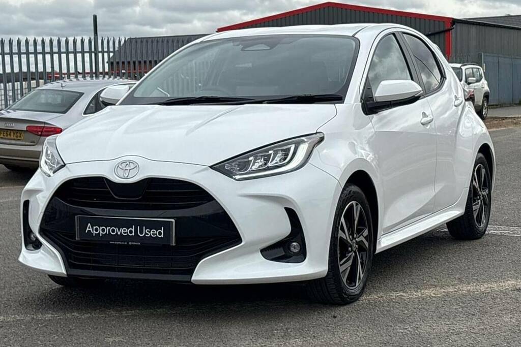 Toyota Yaris 1.5 Hybrid Design Cvt WM74AHN White #2