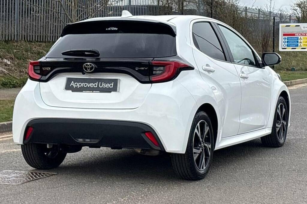 Toyota Yaris 1.5 Hybrid Design Cvt WM74AHN White #6