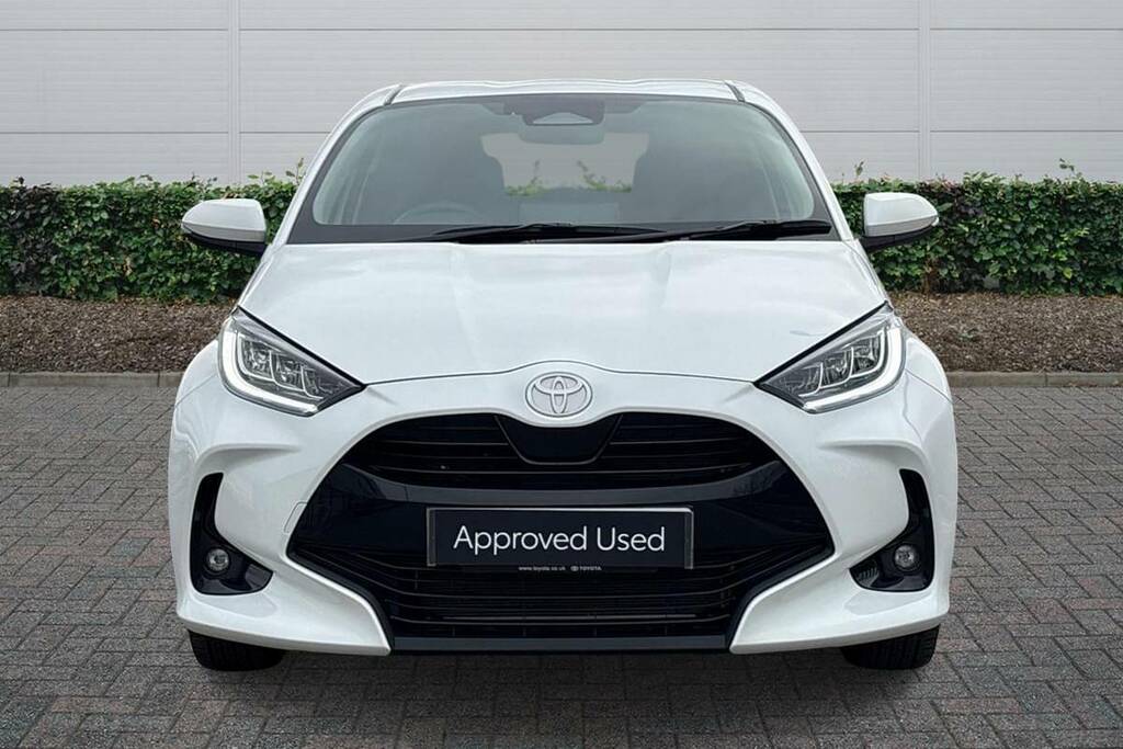 Toyota Yaris 1.5 Hybrid Design Cvt White