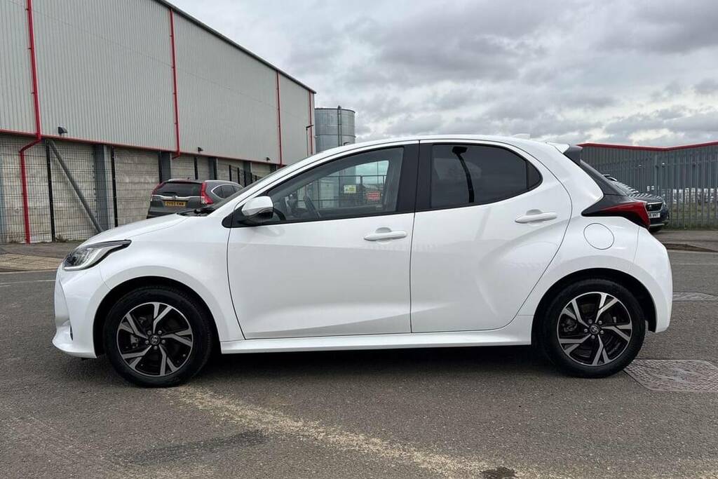 Toyota Yaris 1.5 Hybrid Design Cvt WM74AHN White #3