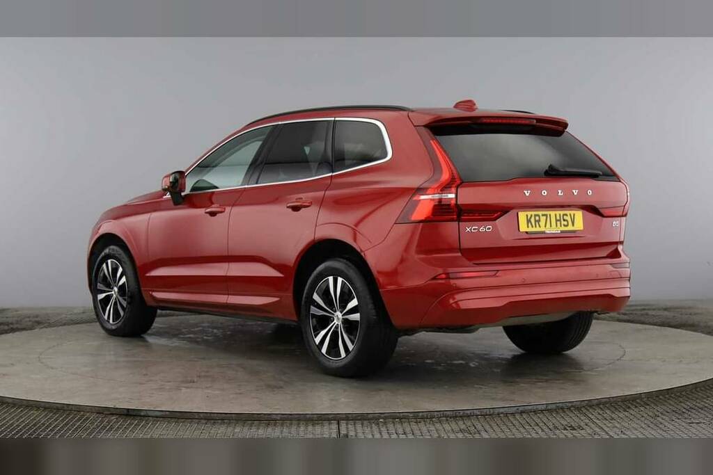 Volvo XC60 2.0 B5p Momentum Geartronic Red #2