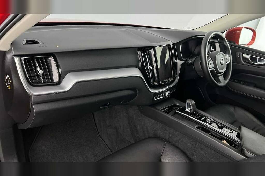 Volvo XC60 2.0 B5p Momentum Geartronic Red #6