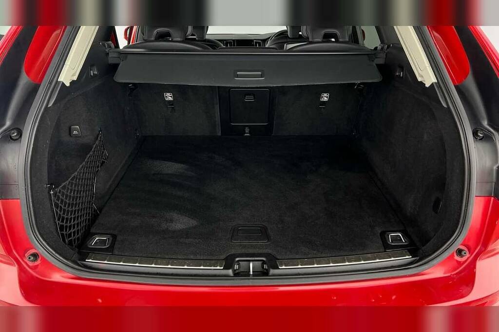 Volvo XC60 2.0 B5p Momentum Geartronic Red #5