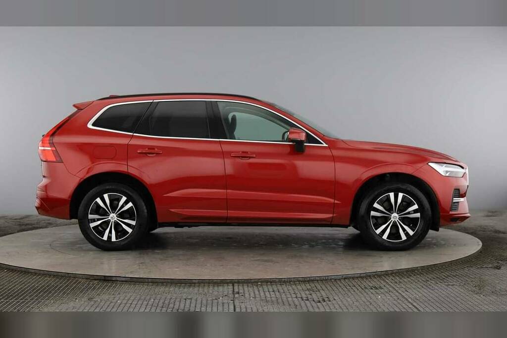 Volvo XC60 2.0 B5p Momentum Geartronic Red #3