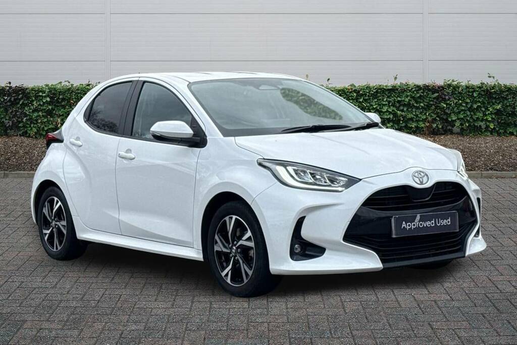 Toyota Yaris 1.5 Hybrid Design Cvt White