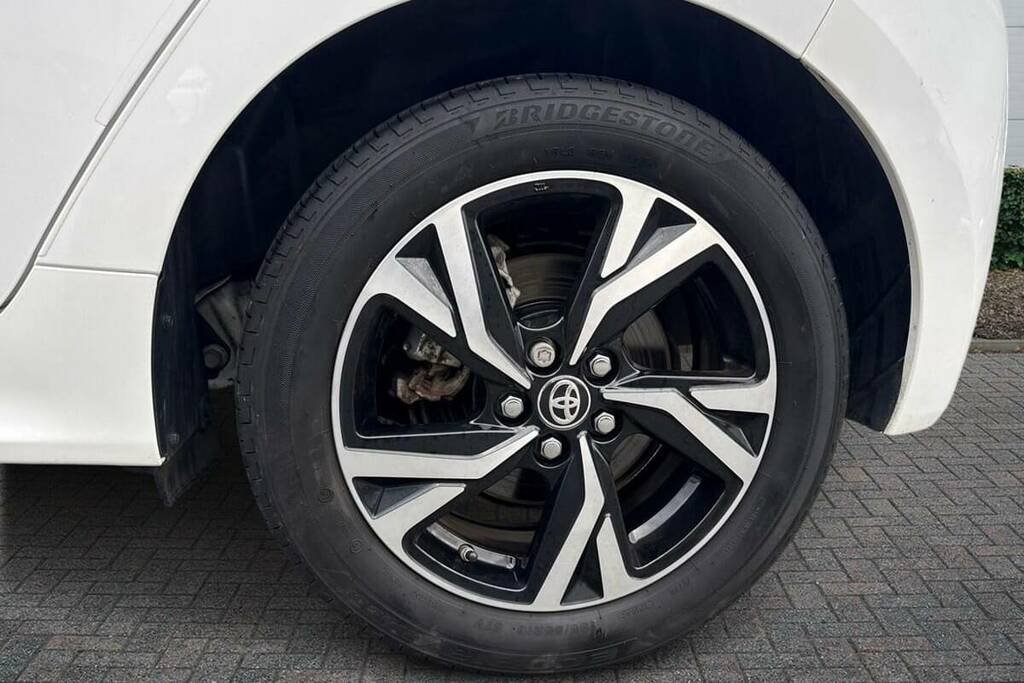Toyota Yaris 1.5 Hybrid Design Cvt BJ24WZG White #6