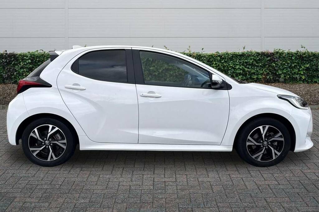 Toyota Yaris 1.5 Hybrid Design Cvt BJ24WZG White #5
