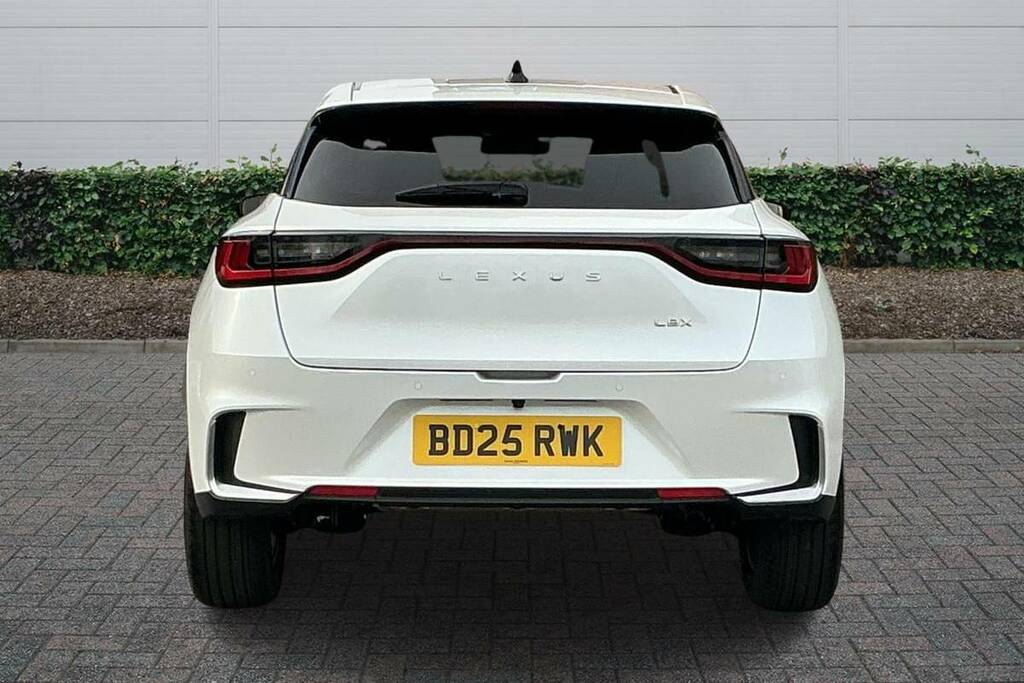 Lexus LBX 1.5 Premium E-cvt BD25RWK White #4