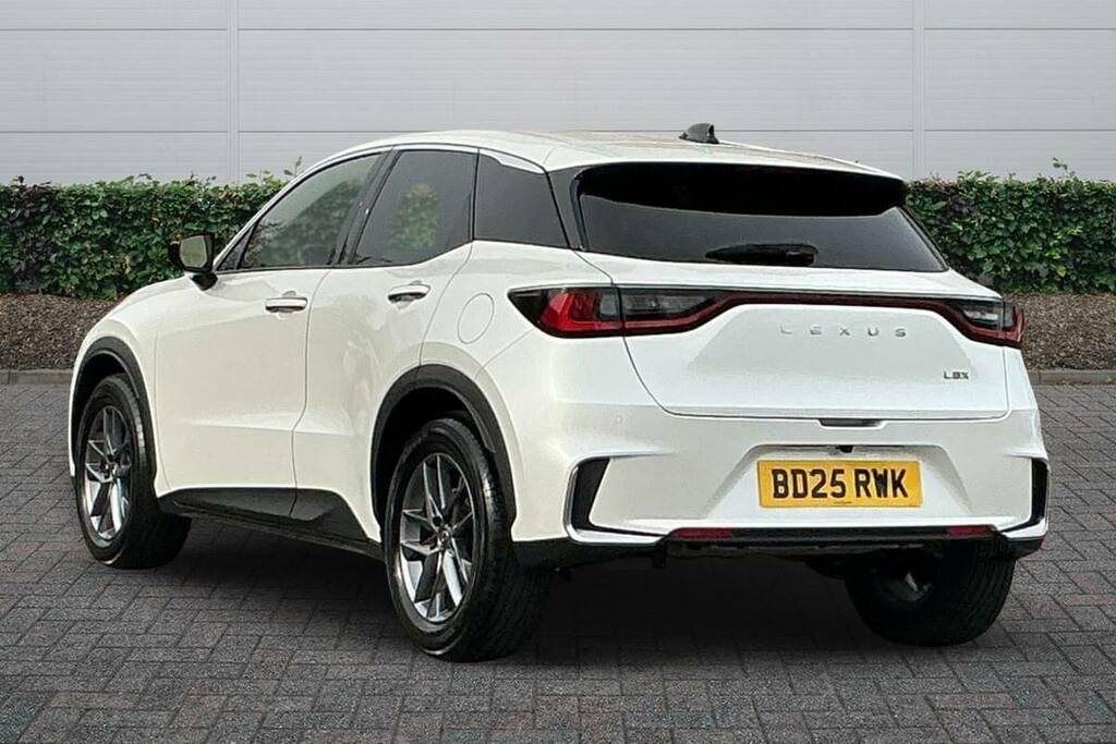 Lexus LBX 1.5 Premium E-cvt BD25RWK White #2