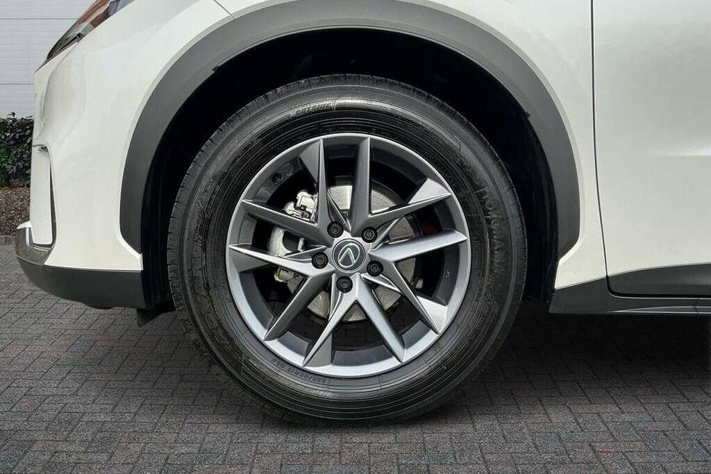 Lexus LBX 1.5 Premium E-cvt BD25RWK White #6