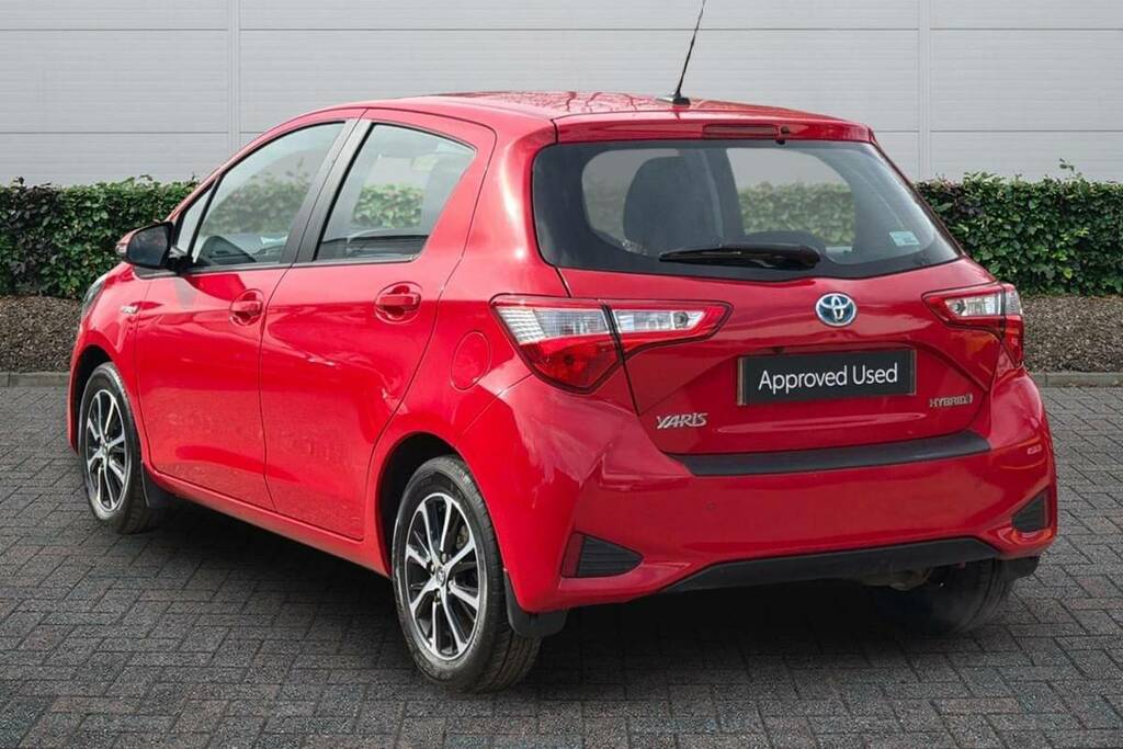 Toyota Yaris 1.5 Hybrid Icon Tech Cvt FX69WTV Red #2