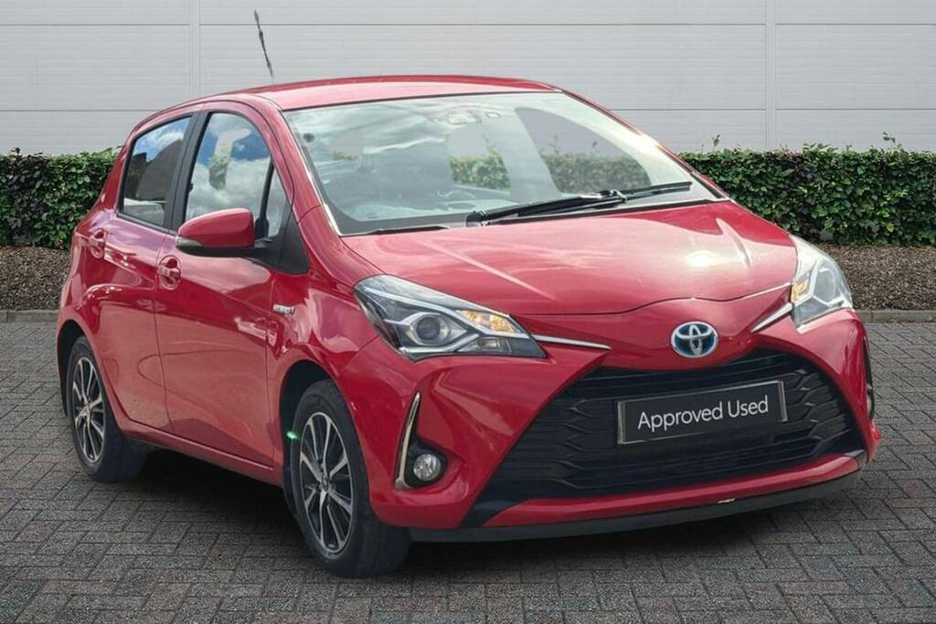 Toyota Yaris 1.5 Hybrid Icon Tech Cvt Red
