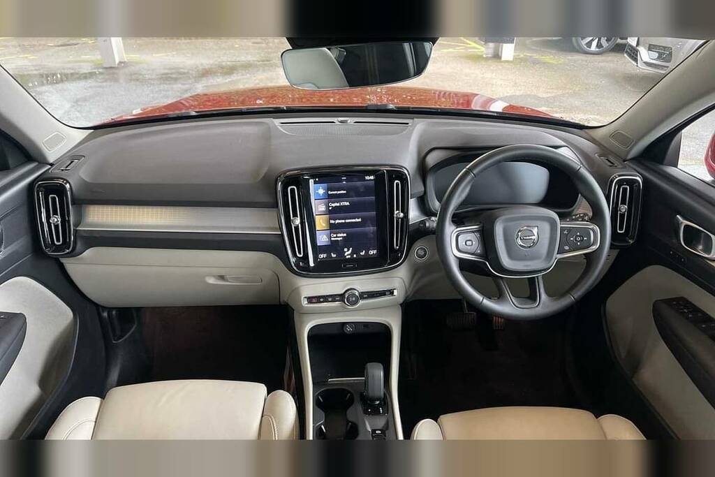 Volvo XC40 1.5 T4 Recharge Phev Inscription RX22NUJ Red #4